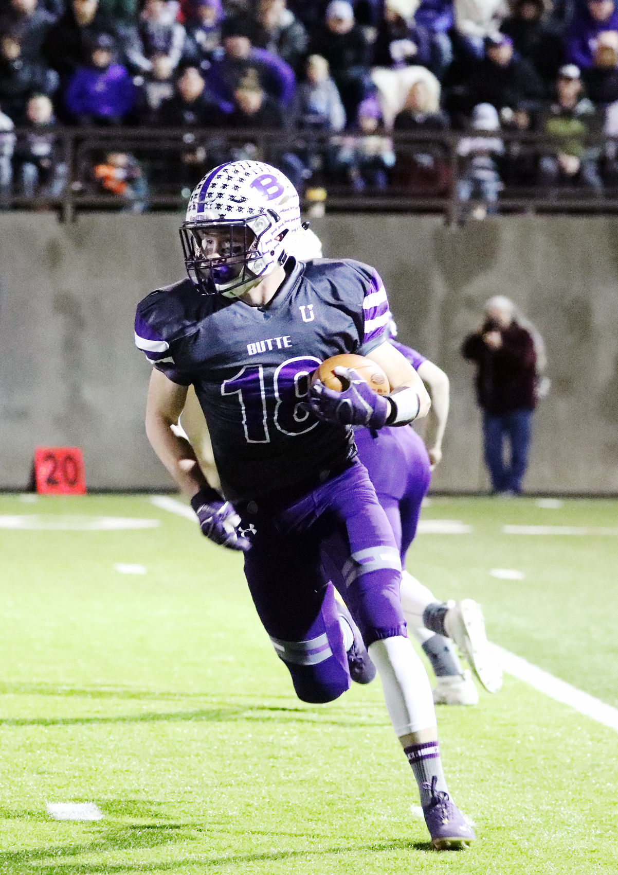 Butte Bulldogs roll through semifinals with a perfect season